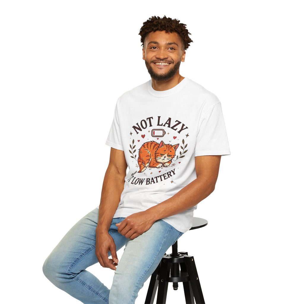 Not Lazy Just Low Battery Cat T-Shirt – Funny Tired Cat Tee