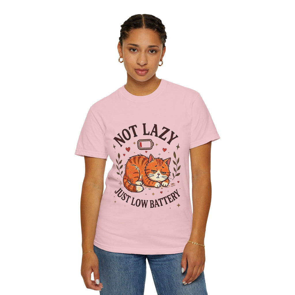 Not Lazy Just Low Battery Cat T-Shirt – Funny Tired Cat Tee