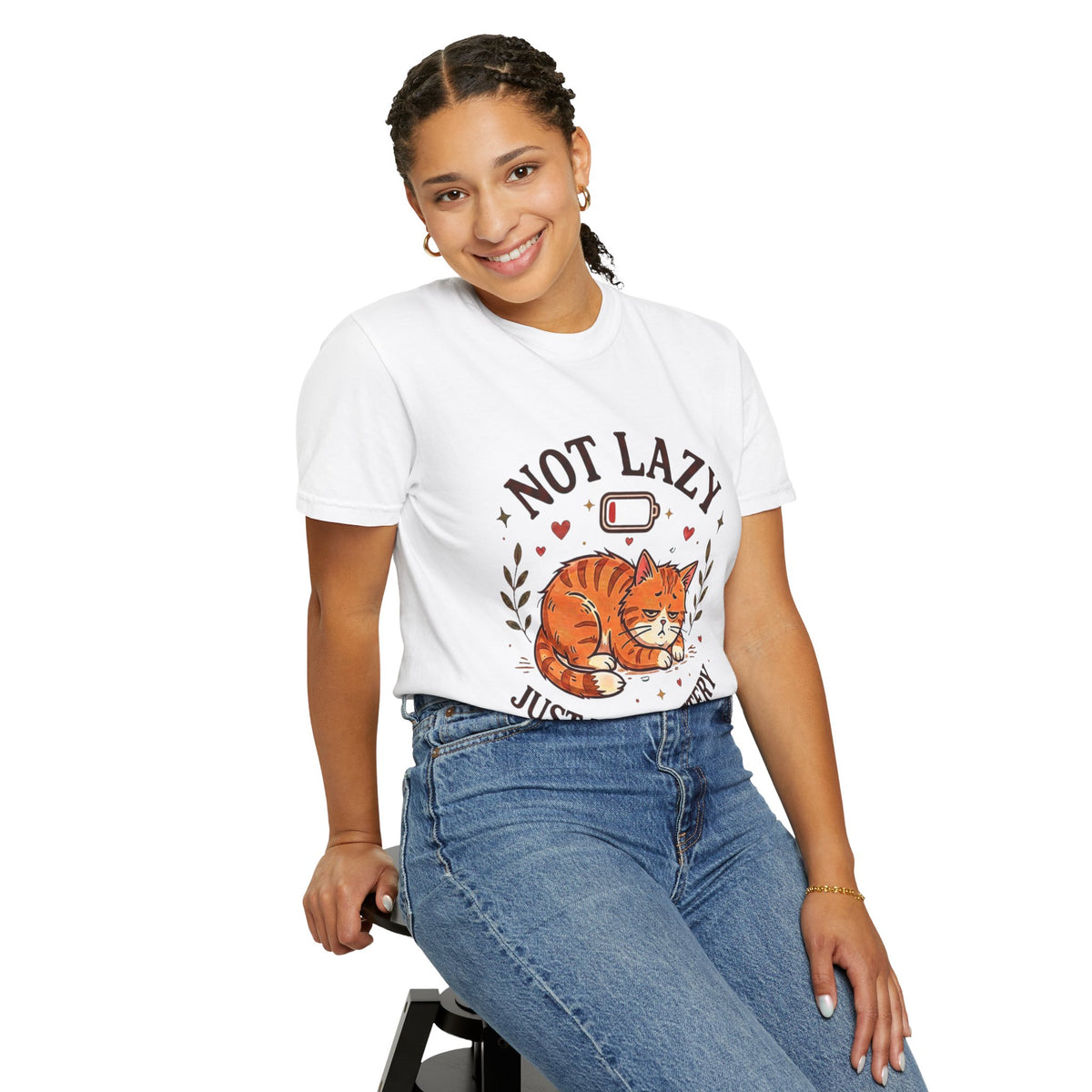 Not Lazy Just Low Battery Cat T-Shirt – Funny Tired Cat Tee