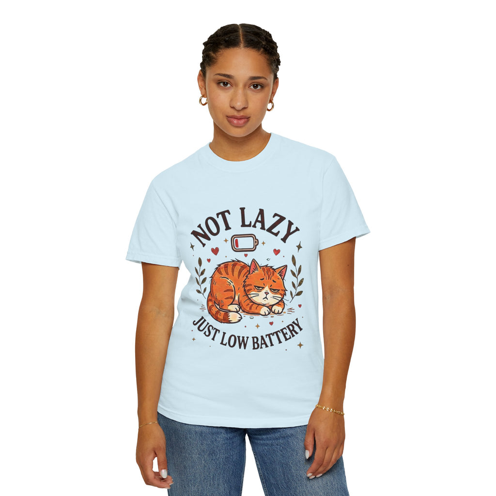 Not Lazy Just Low Battery Cat T-Shirt – Funny Tired Cat Tee